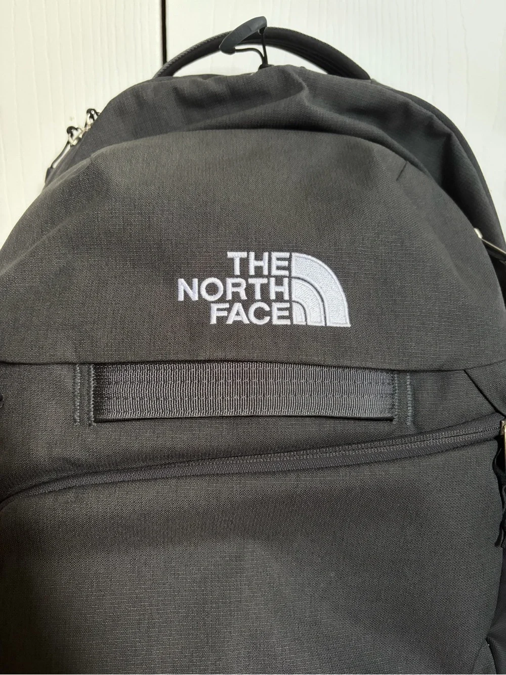 LIKE NEW The North Face Men’s Router Backpack Asphalt Grey Light Heather/Black